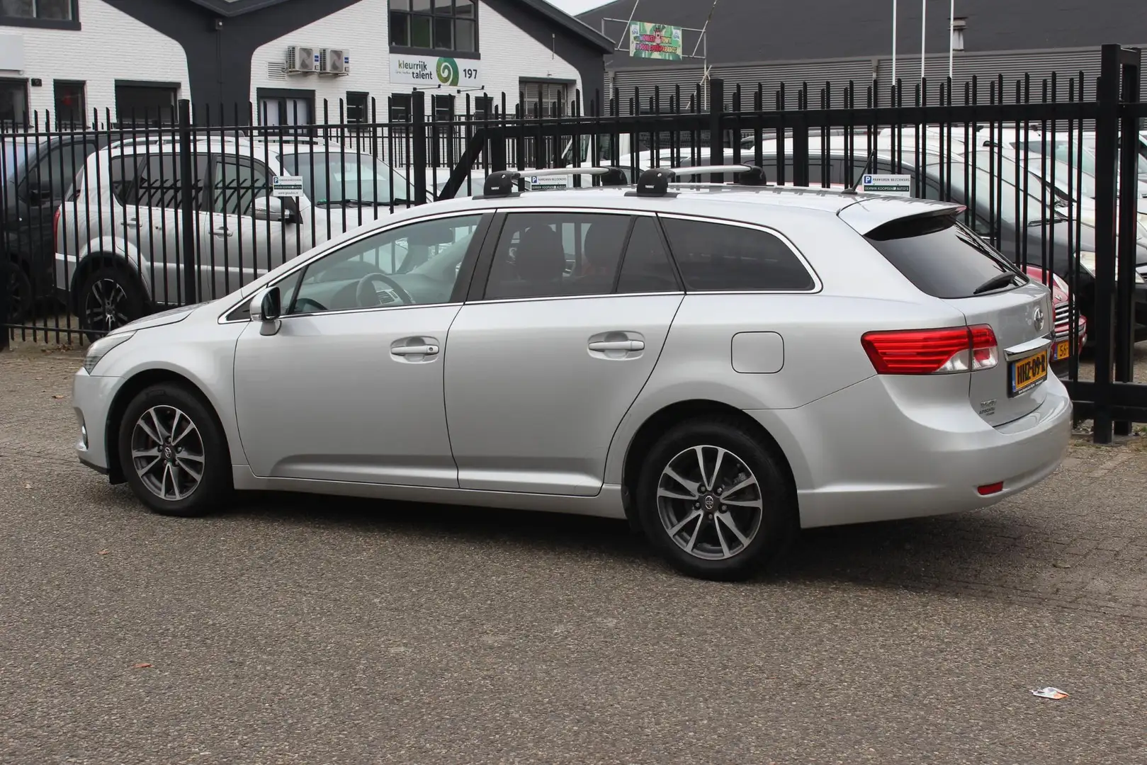 Toyota Avensis Wagon 1.6 VVTi Business Top 5 editie Gris - 2