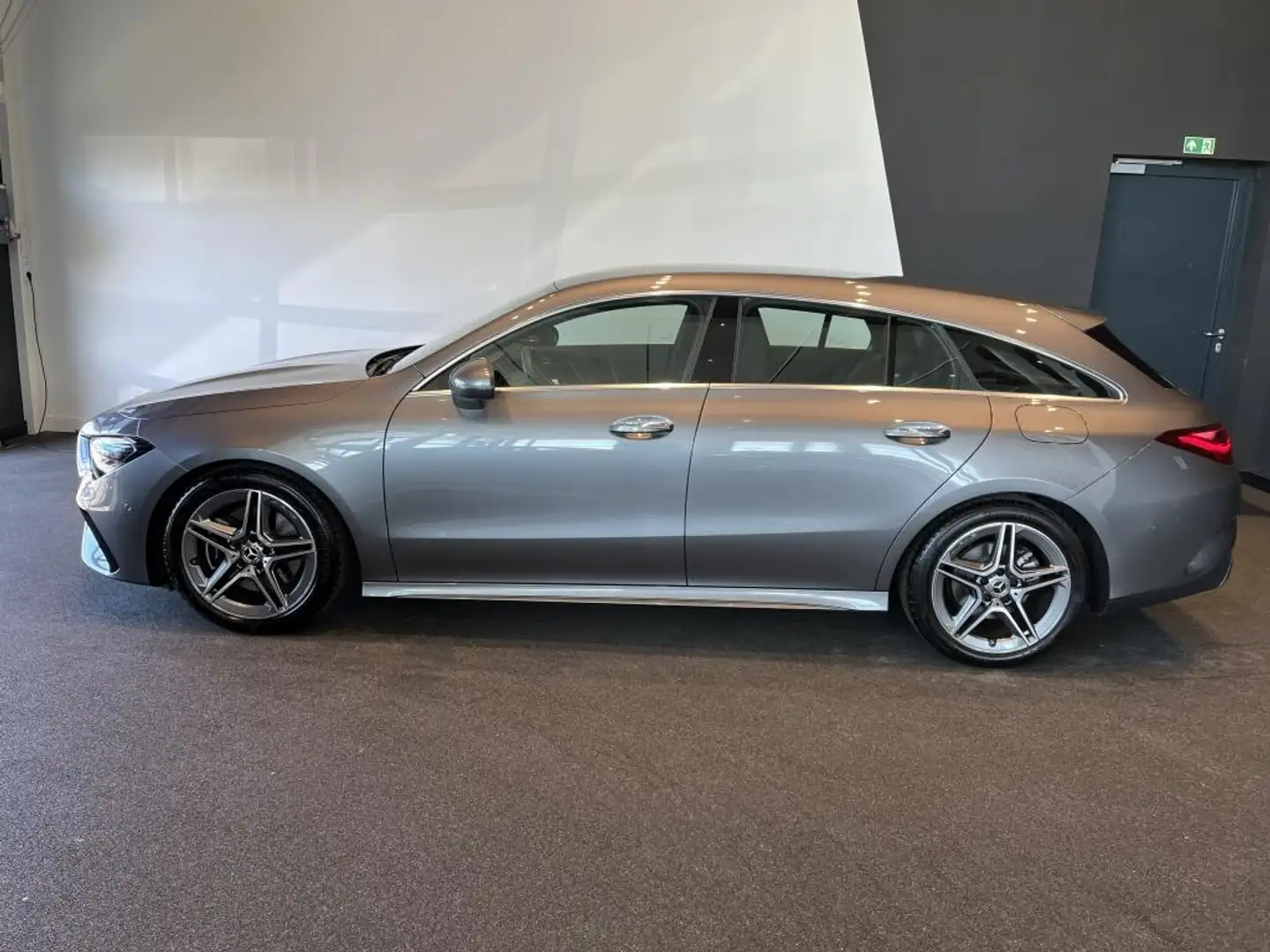 Mercedes-Benz CLA 200 SB AMG+Navi+AHK+Distronic+Kamera+MBUX Gris - 2