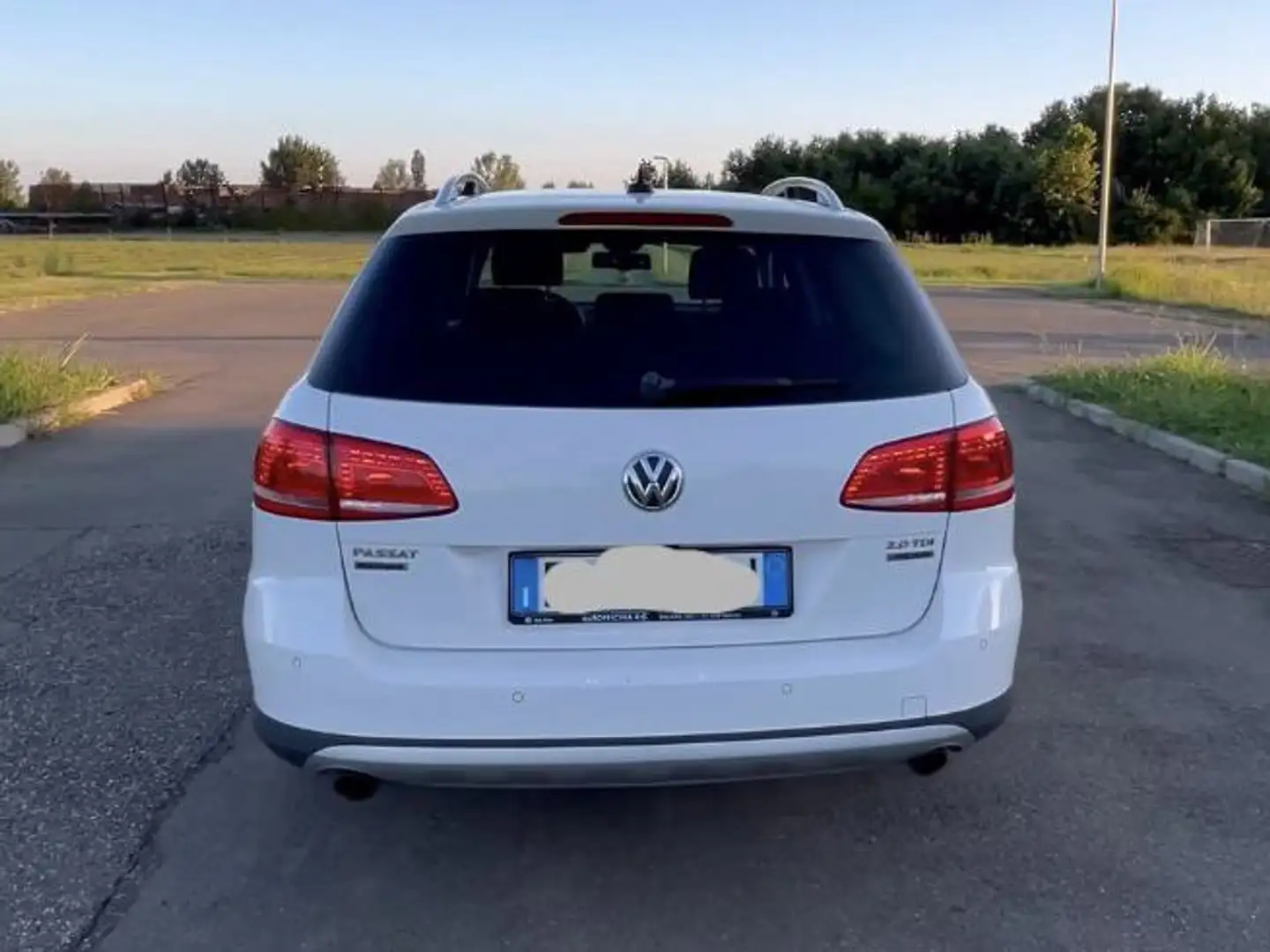 Volkswagen Passat Alltrack Passat VII 2011 Alltrack 2.0 tdi 4motion 177cv dsg Bílá - 2