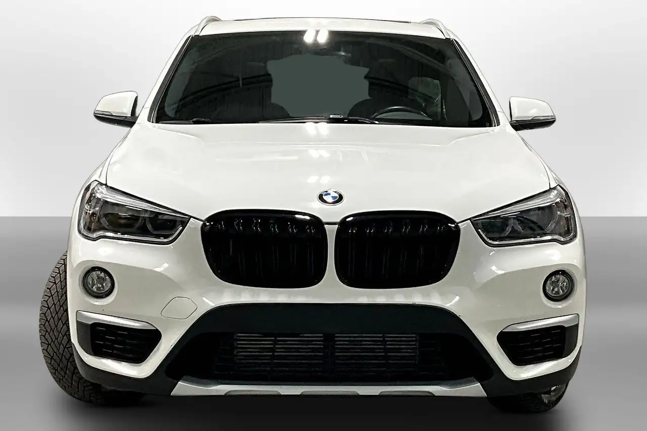 BMW X1 снимка BMW X1
