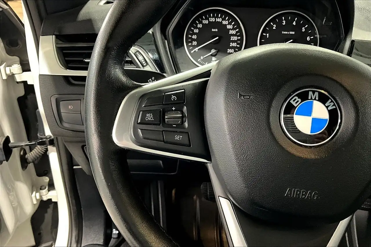 BMW X1 снимка BMW X1