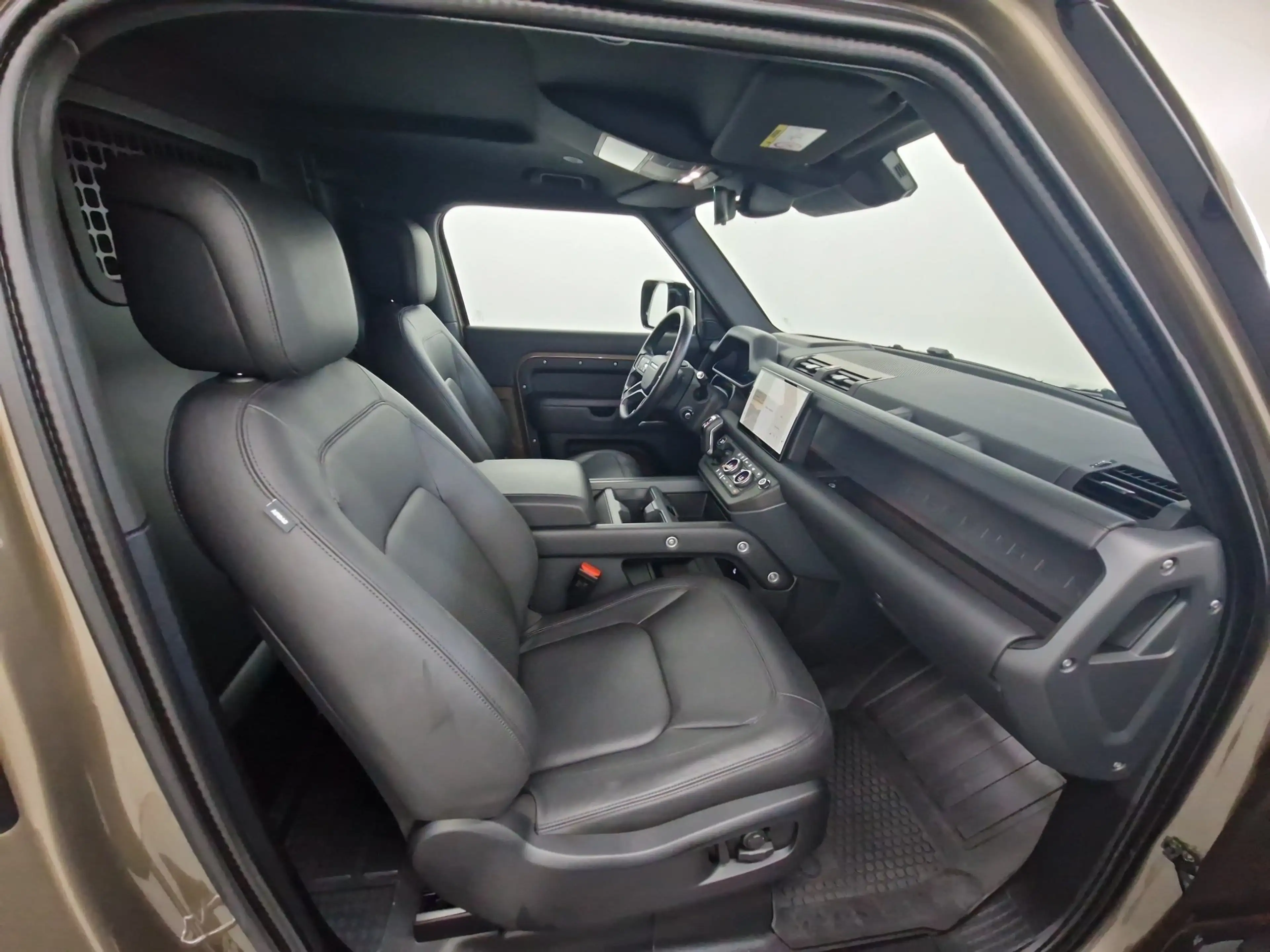 Land Rover Defender 90 Hard Top D250 X-Dynamic SE AHK — photo 10