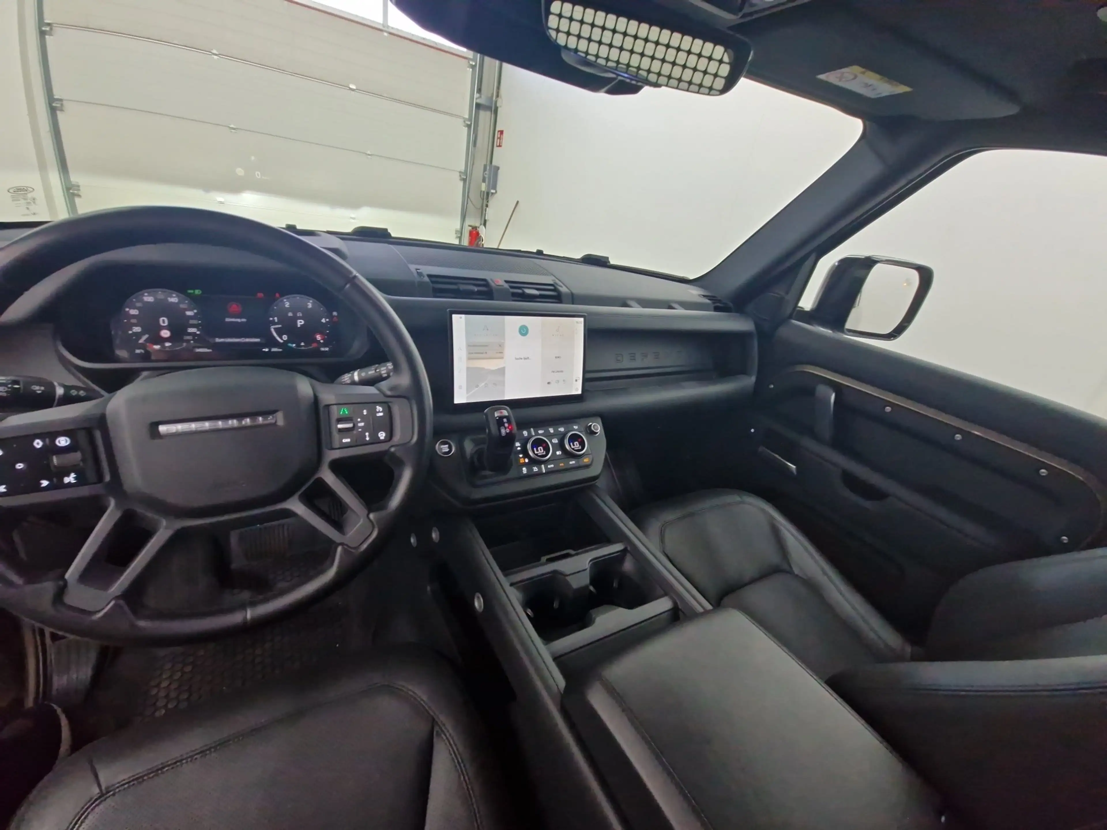 Land Rover Defender 90 Hard Top D250 X-Dynamic SE AHK — photo 11