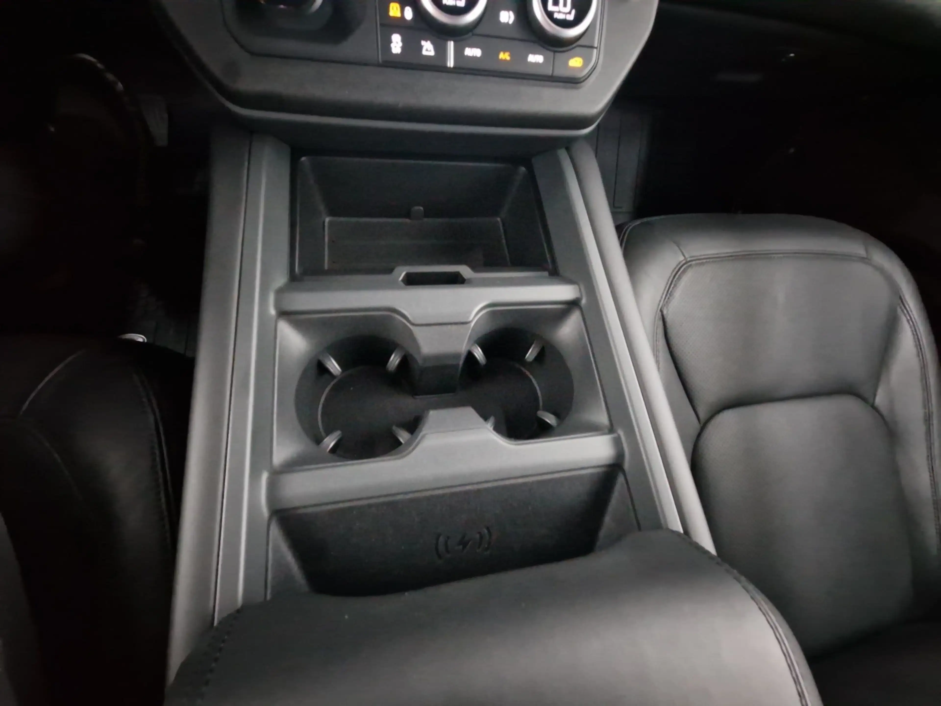 Land Rover Defender 90 Hard Top D250 X-Dynamic SE AHK — photo 15