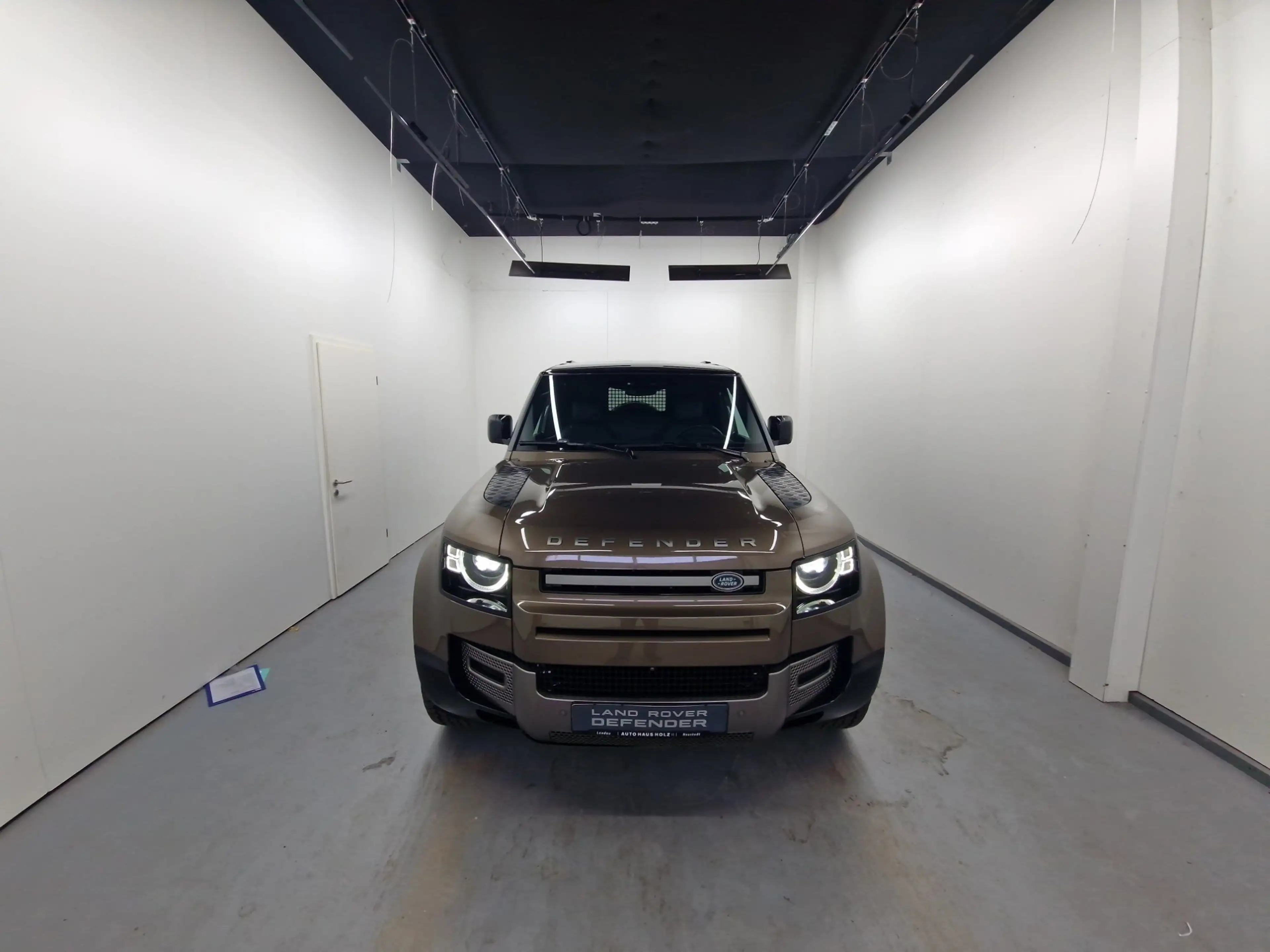 Land Rover Defender 90 Hard Top D250 X-Dynamic SE AHK — photo 6