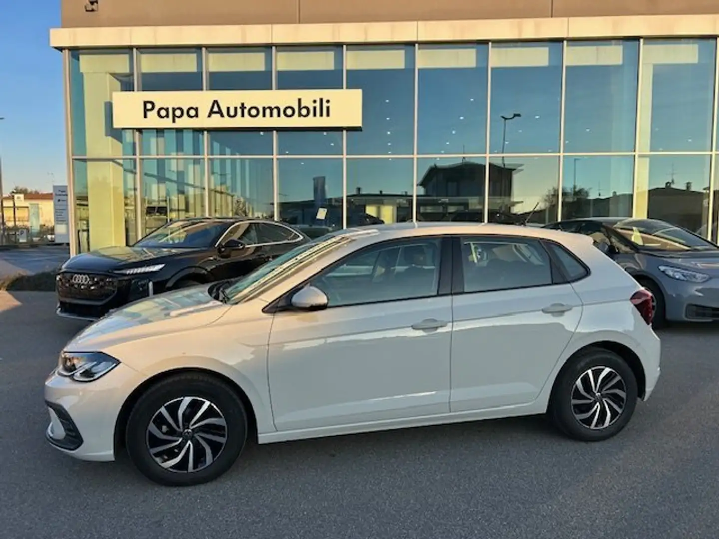 Volkswagen Polo 1.0 TSI Life 95cv Beige - 1