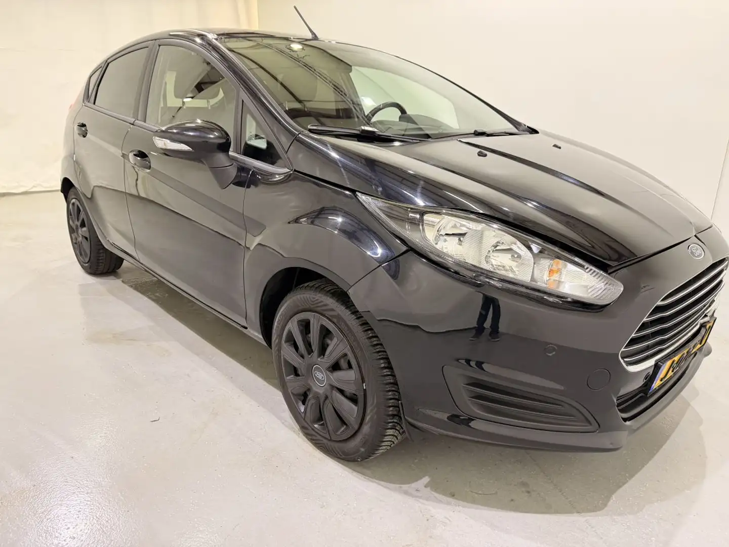 Ford Fiesta HB 1.25 Duratec Titanium Schwarz - 1