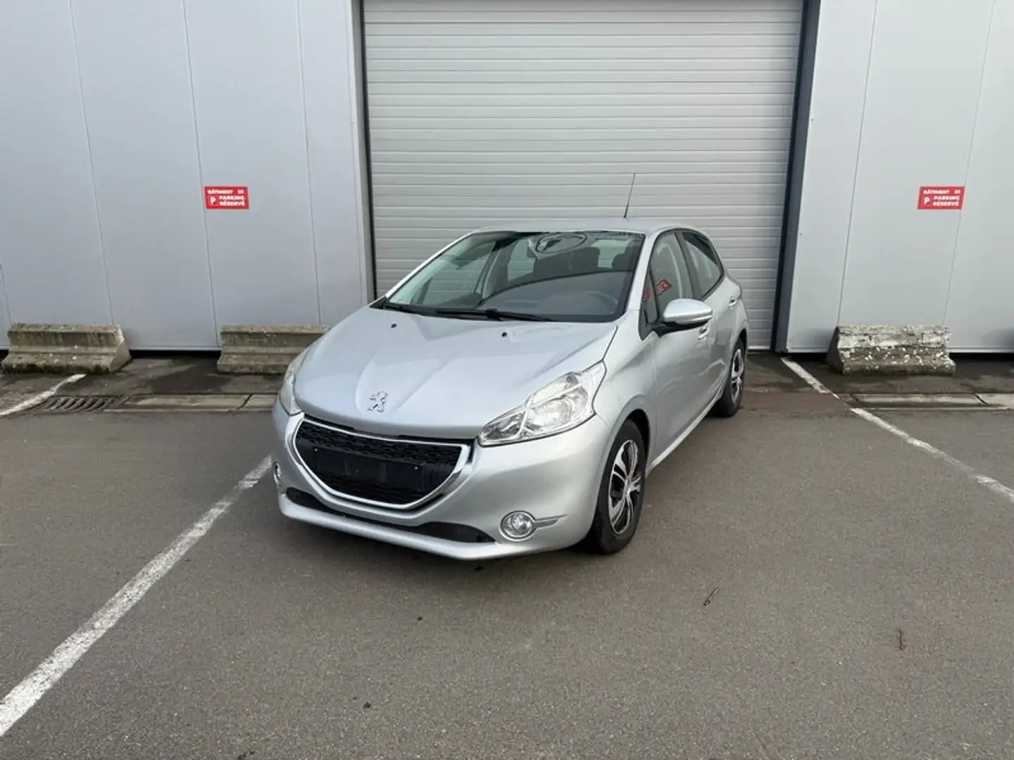 Peugeot 208 208 1.2i MARCHAND/EXPORT Zilver - 1
