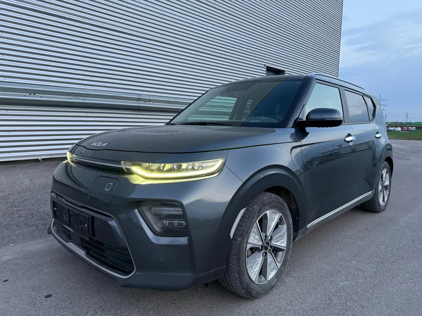 Kia Soul EV 64kWh Long Platin ID:46 Grau - 2