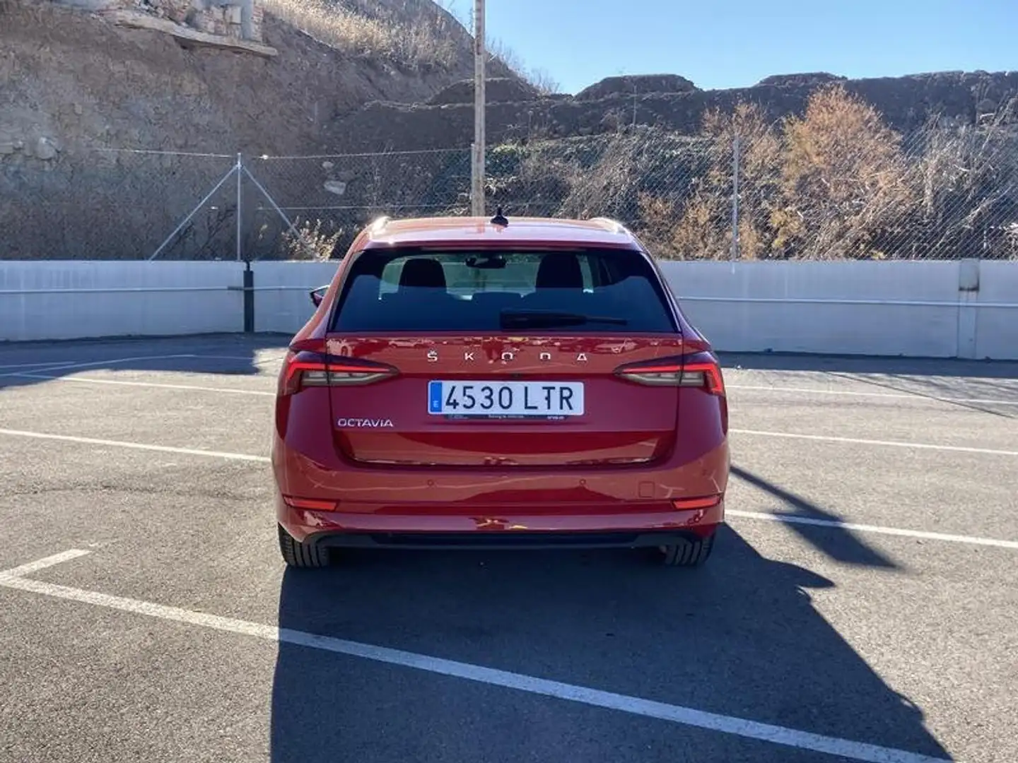 Skoda Octavia Octavia Combi 2.0TDI Style 110kW Style Rojo - 2