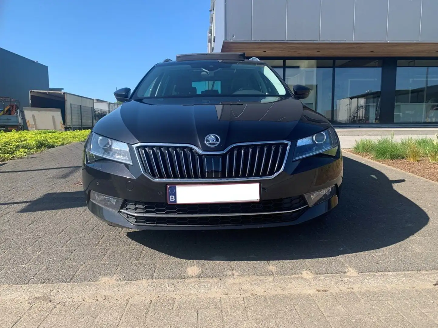 Skoda Superb Superb Combi 2.0 TDI Premium Edition Zwart - 2