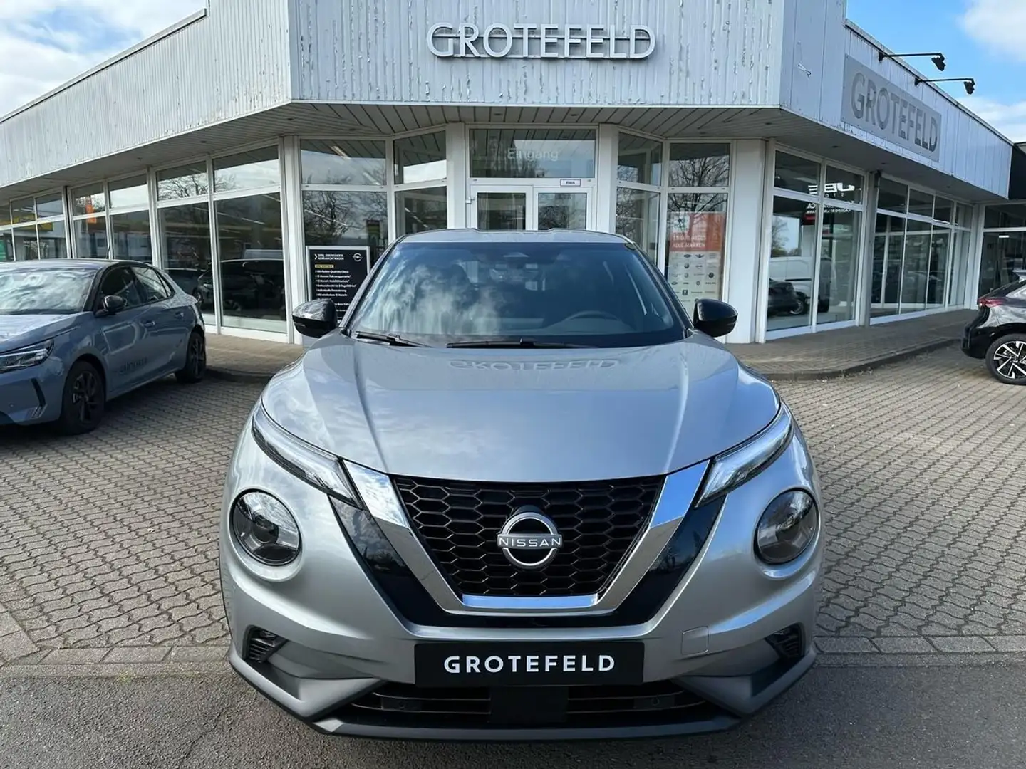 Nissan Juke 1.0 DIG-T N-Connecta Navi + Rückfahrkamera Silber - 1