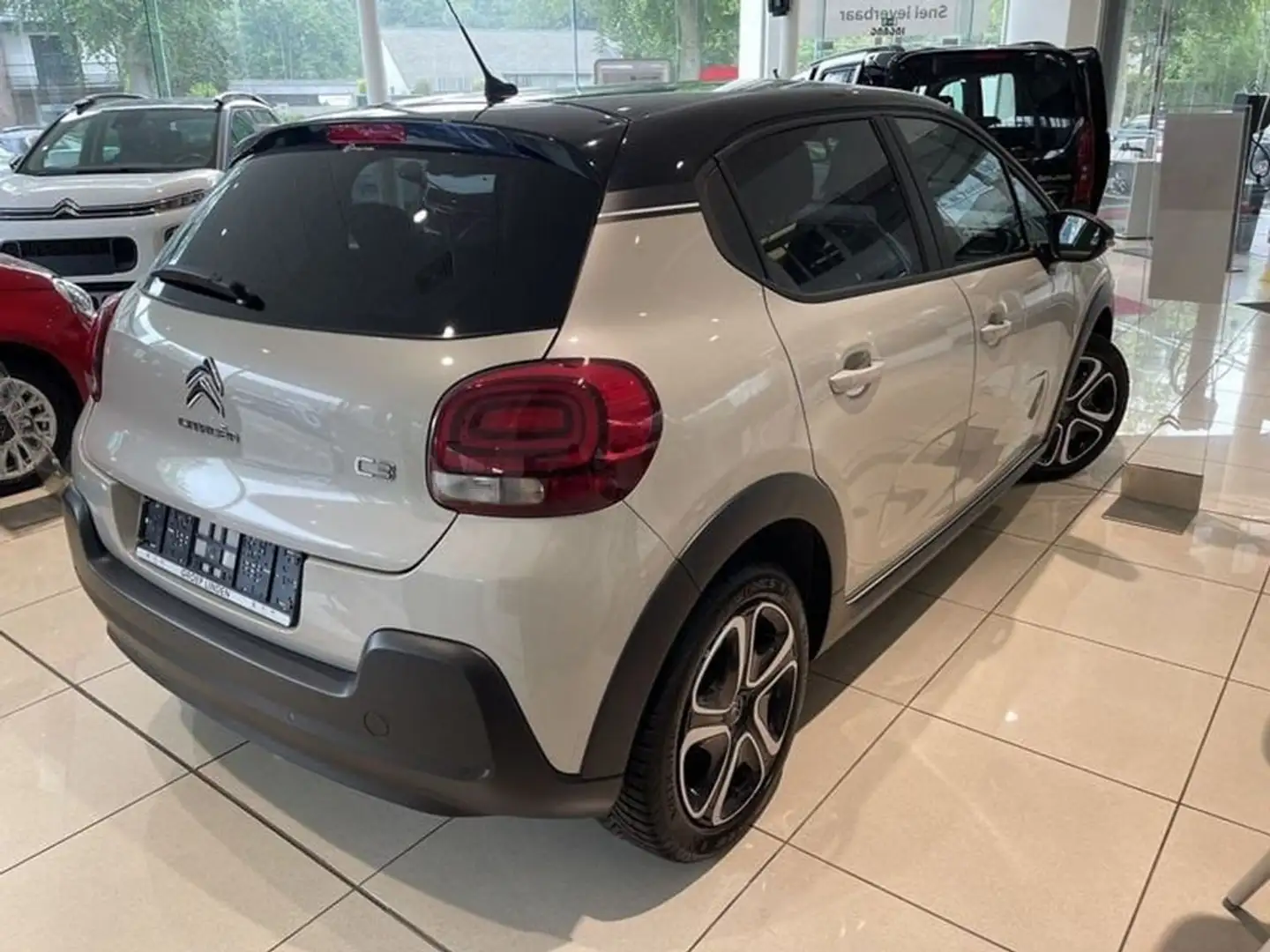 Citroen C3 1.2 PureTech 83 Highlight * GPS * PARK SENS. * Beige - 2