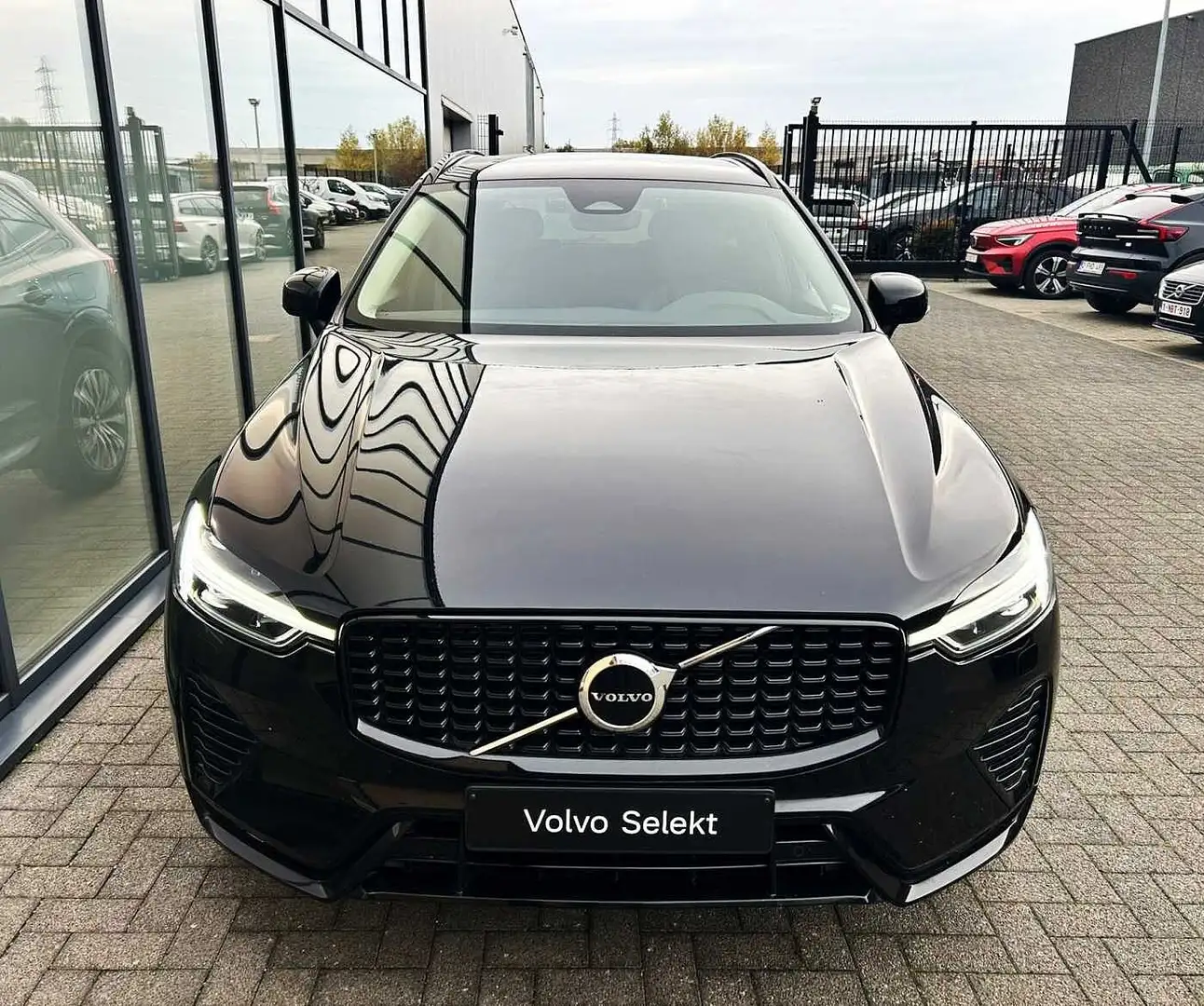 Volvo XC60 B4 Mild Hybrid 'GARANTIE 3 ANS' Zwart - 2
