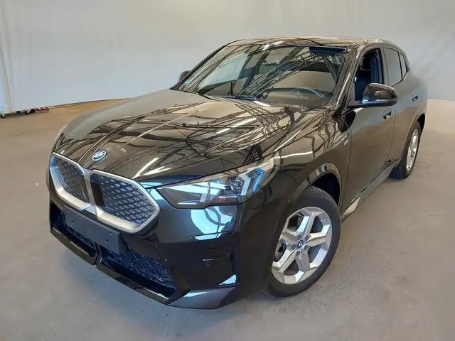 BMW iX2 20 eDrive M Sport AHK_Harman Kardon_Massage_elektrische Sitze_Keyless_Akkustik Verglasung_adaptive LED-Scheinwerfer
