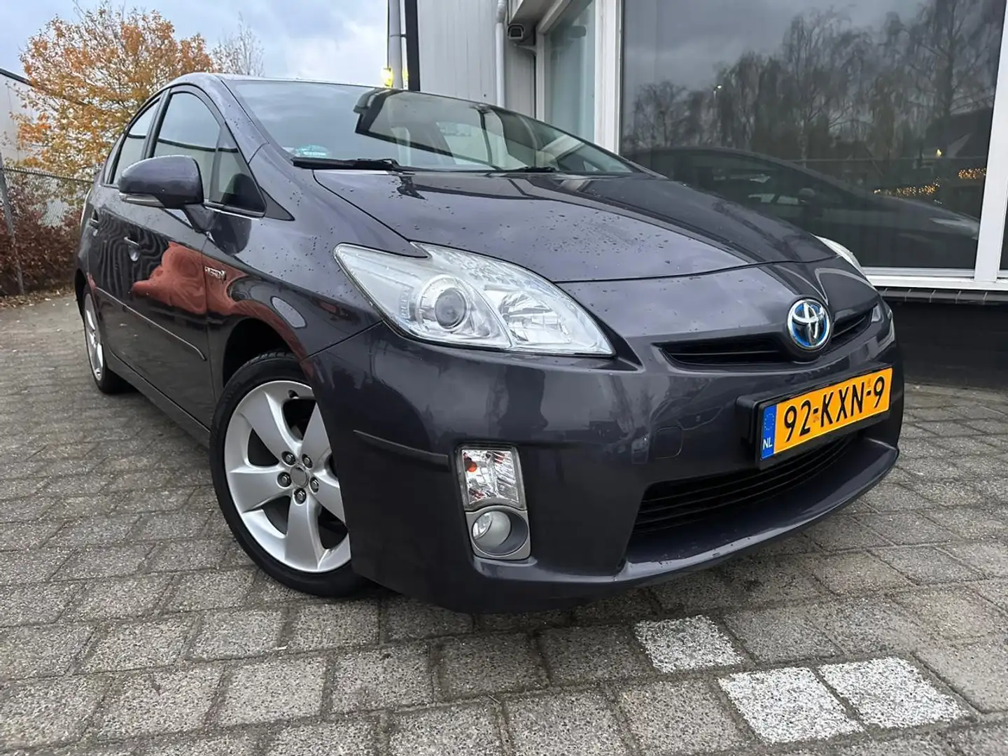 Toyota Prius 1.8 Comfort Grijs - 1