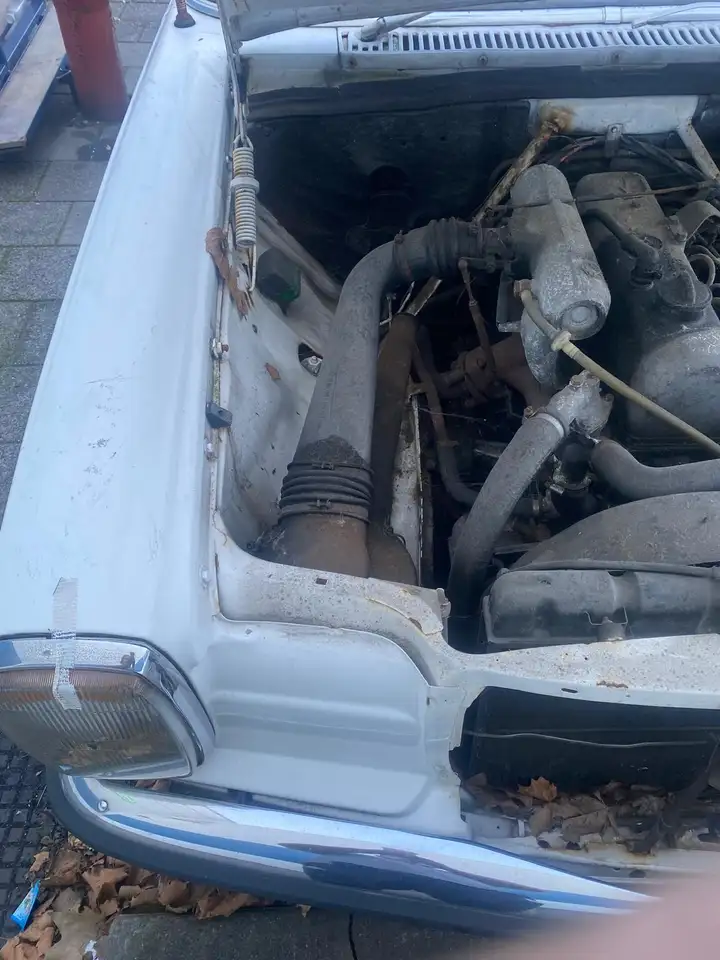 Mercedes-Benz 210/310 W115, foto 8