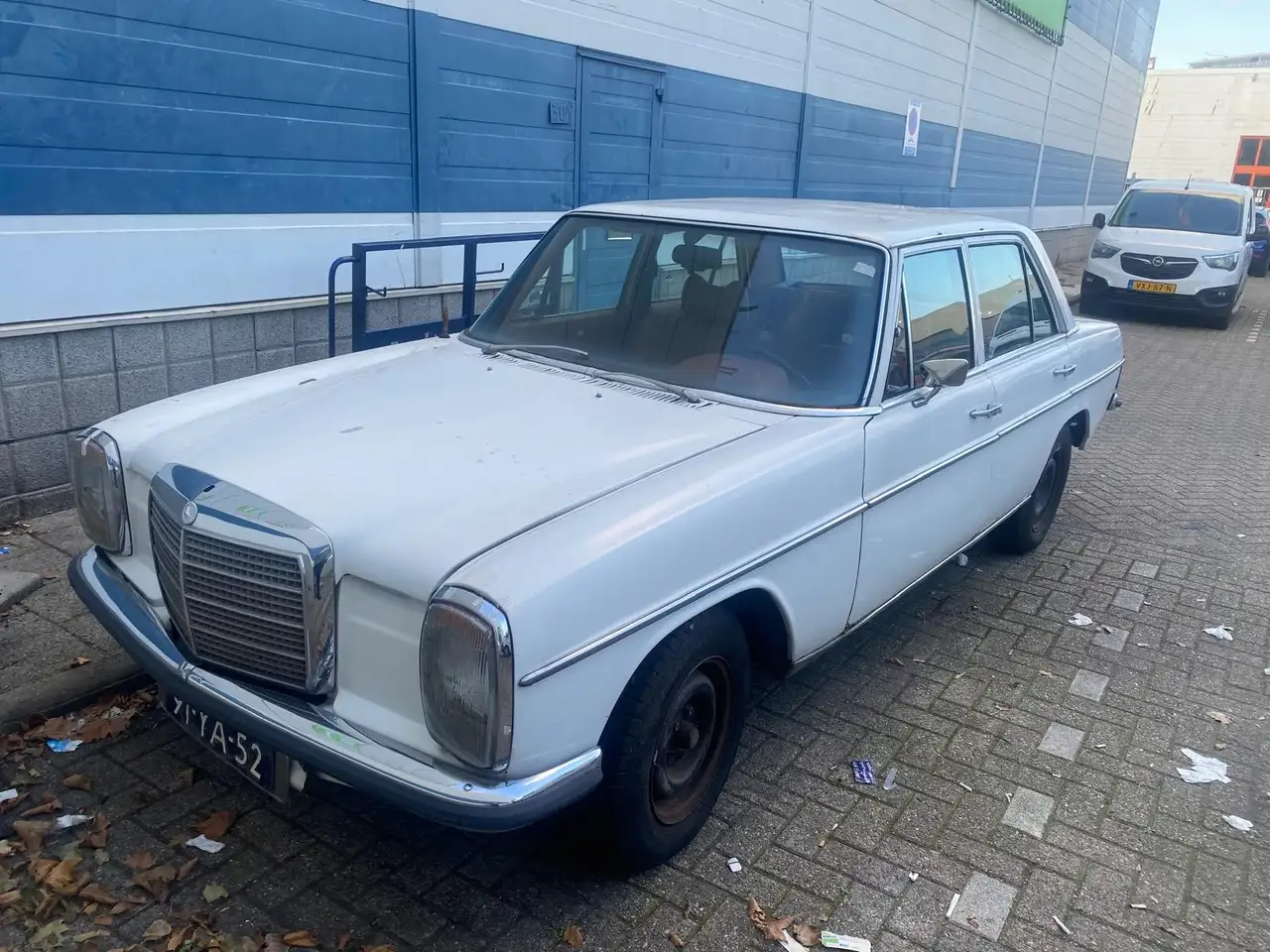 Mercedes-Benz 210/310 W115, foto 2