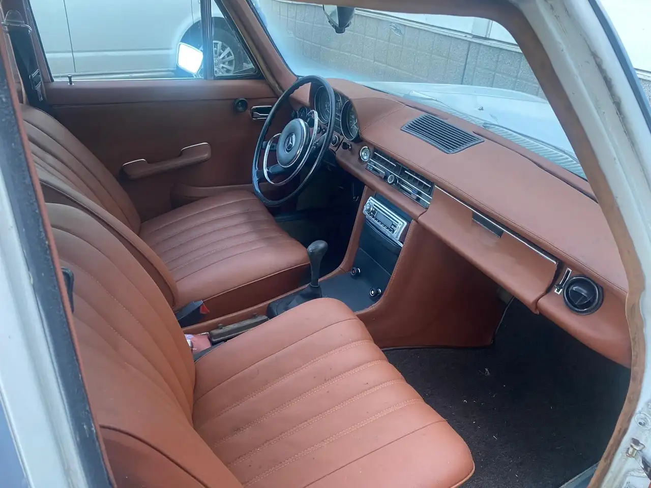 Mercedes-Benz 210/310 W115, foto 7