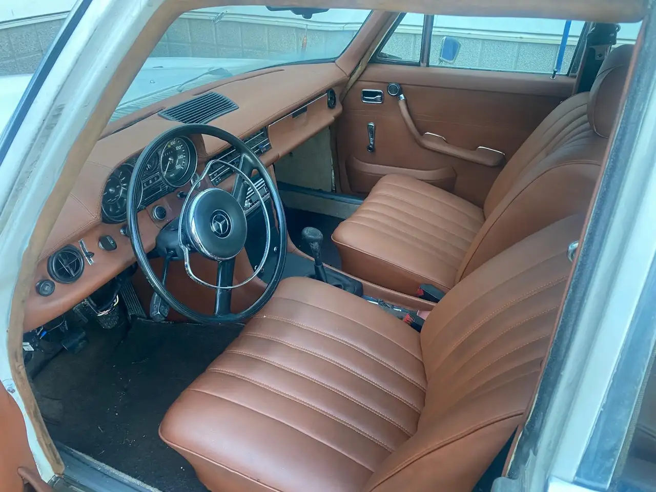 Mercedes-Benz 210/310 W115, foto 4