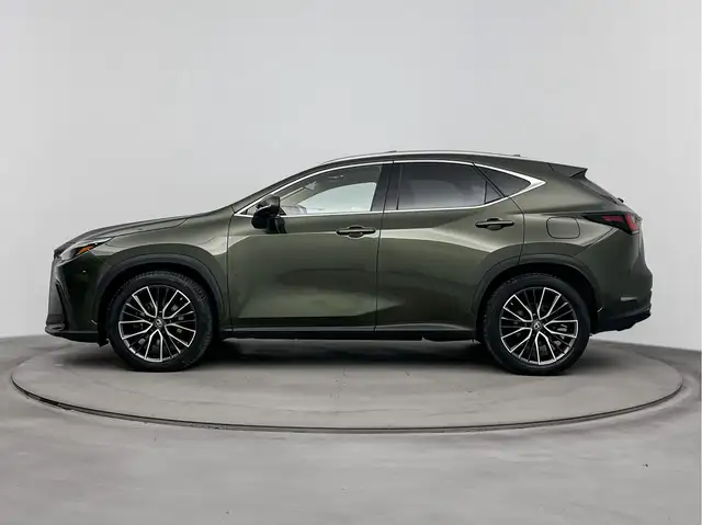 Lexus NX view 3