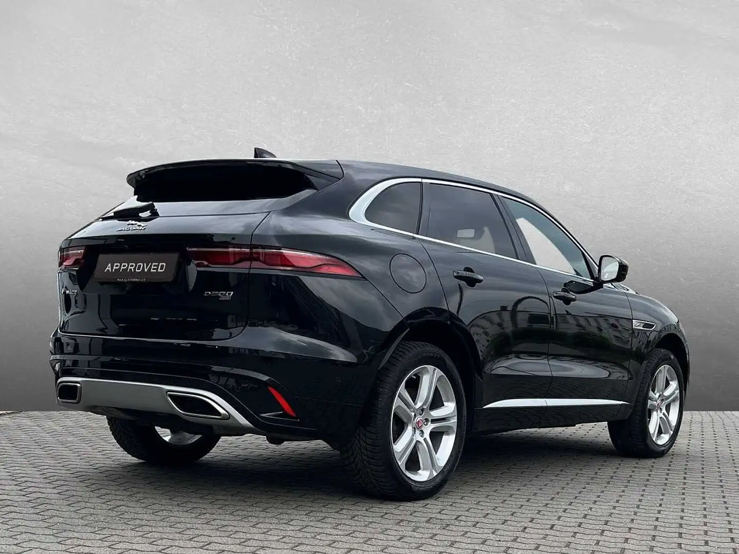 Jaguar F-Pace Diesel D300 AWD SE Zwart - 2