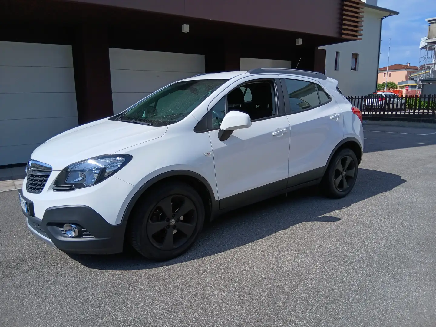 Opel Mokka 1.6 con GPL tua a € 185 mese Bianco - 1