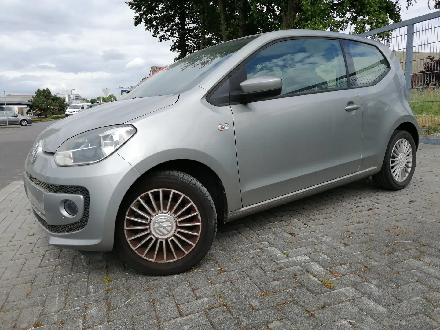Volkswagen up! high up! Klima, Sitzh.,Navi, 1.Hd.,Alu,Euro5,Leder Grau - 1