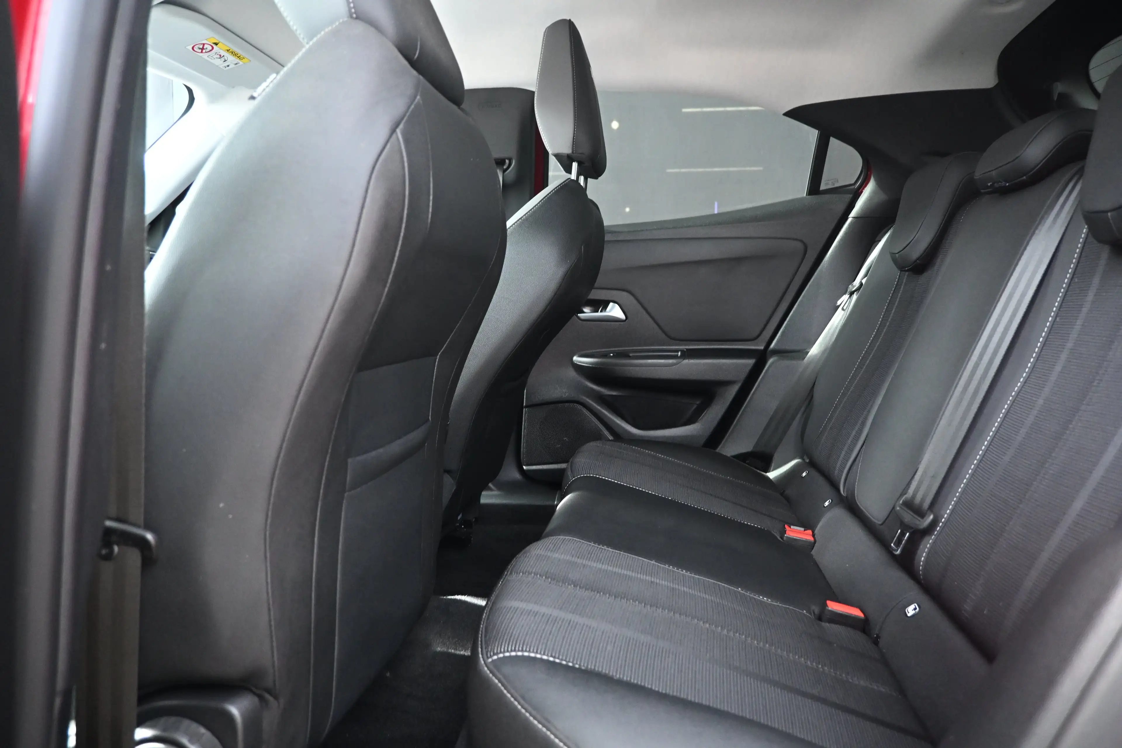 Opel Mokka-E Business Elegance 50-kWh 11kw bl. | Keyless Entry — photo 8