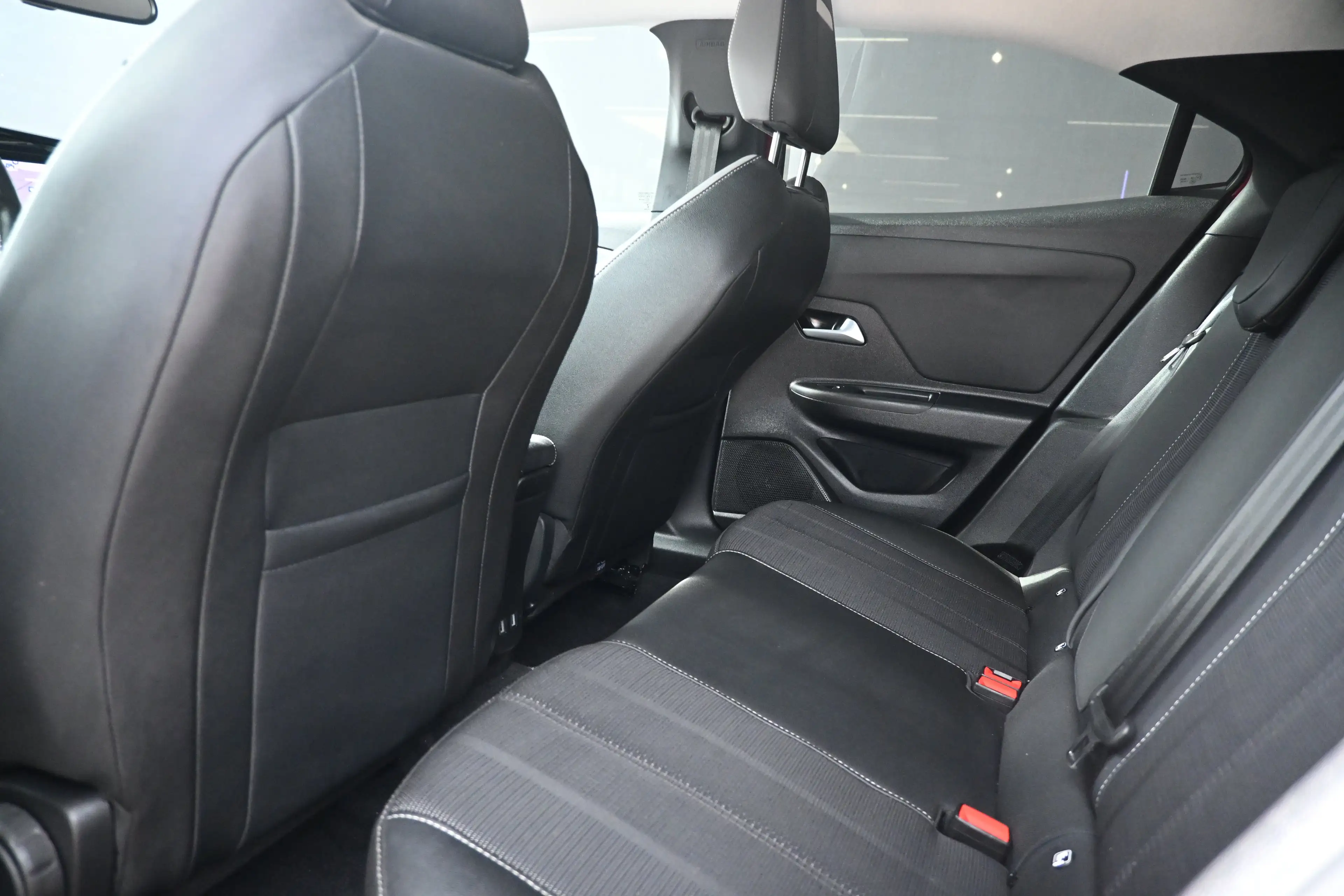 Opel Mokka-E Business Elegance 50-kWh 11kw bl. | Keyless Entry — photo 9