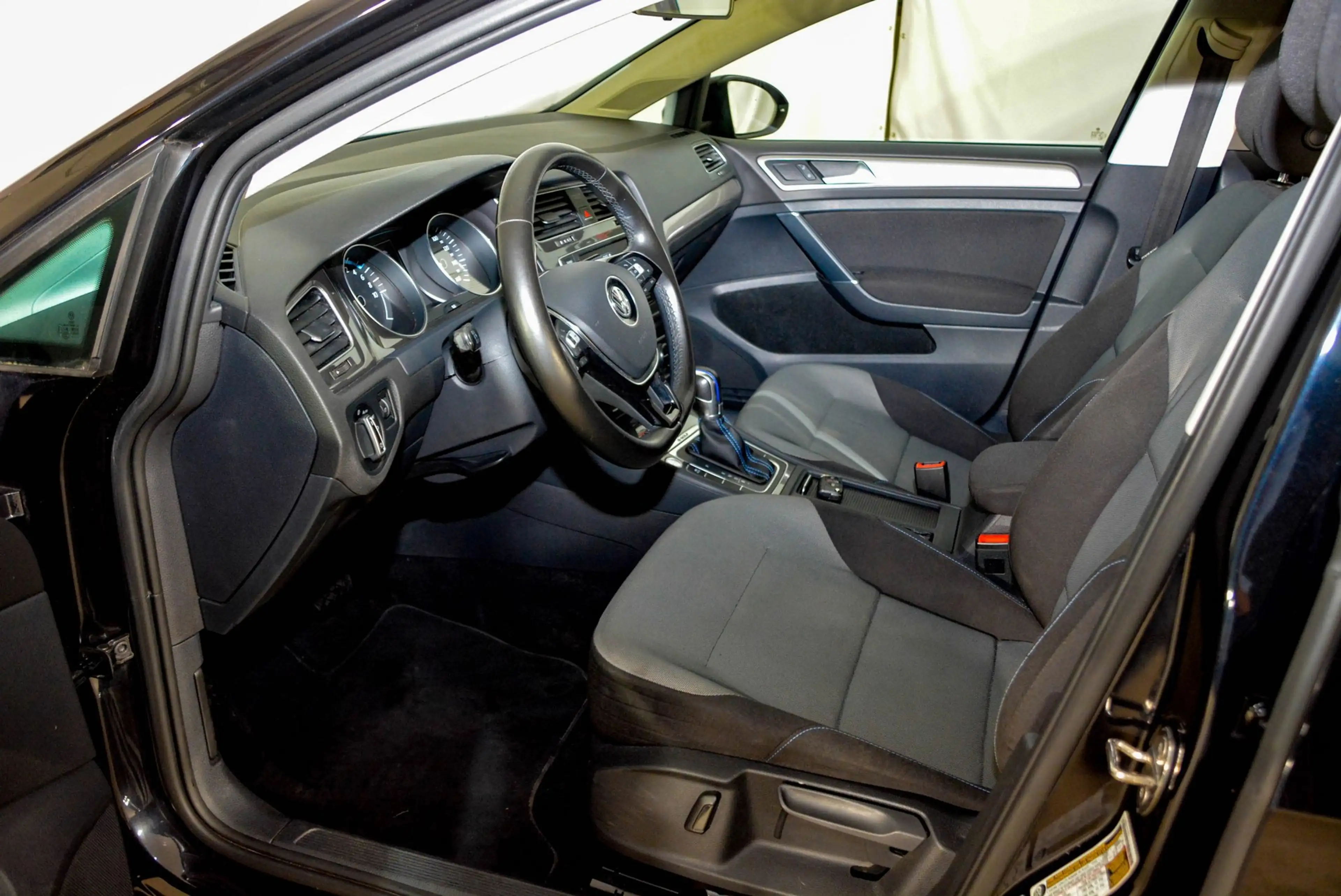 Volkswagen e-Golf E-Golf, achteruitrijcamera, airco — photo 15