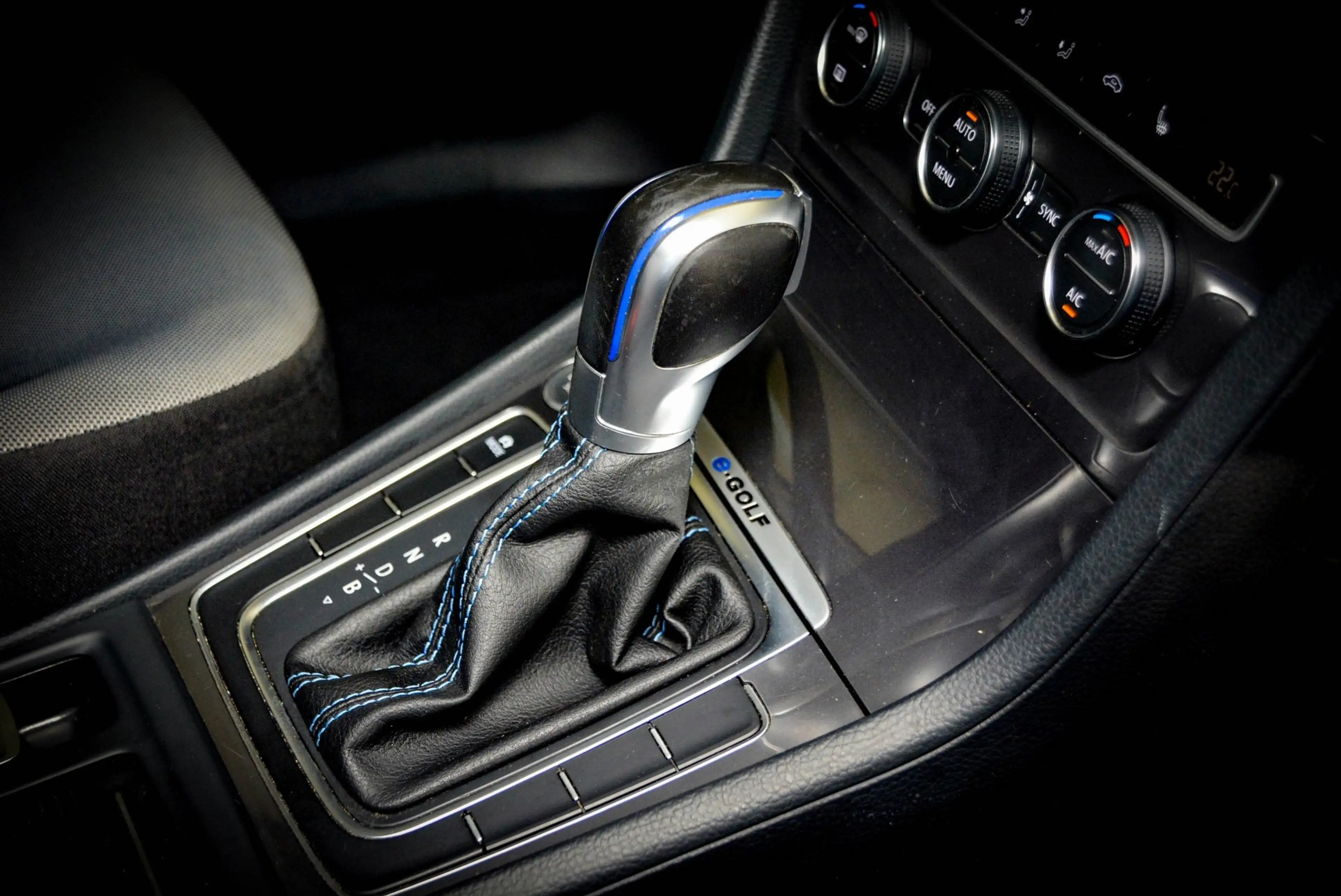 Volkswagen e-Golf E-Golf, achteruitrijcamera, airco — photo 27