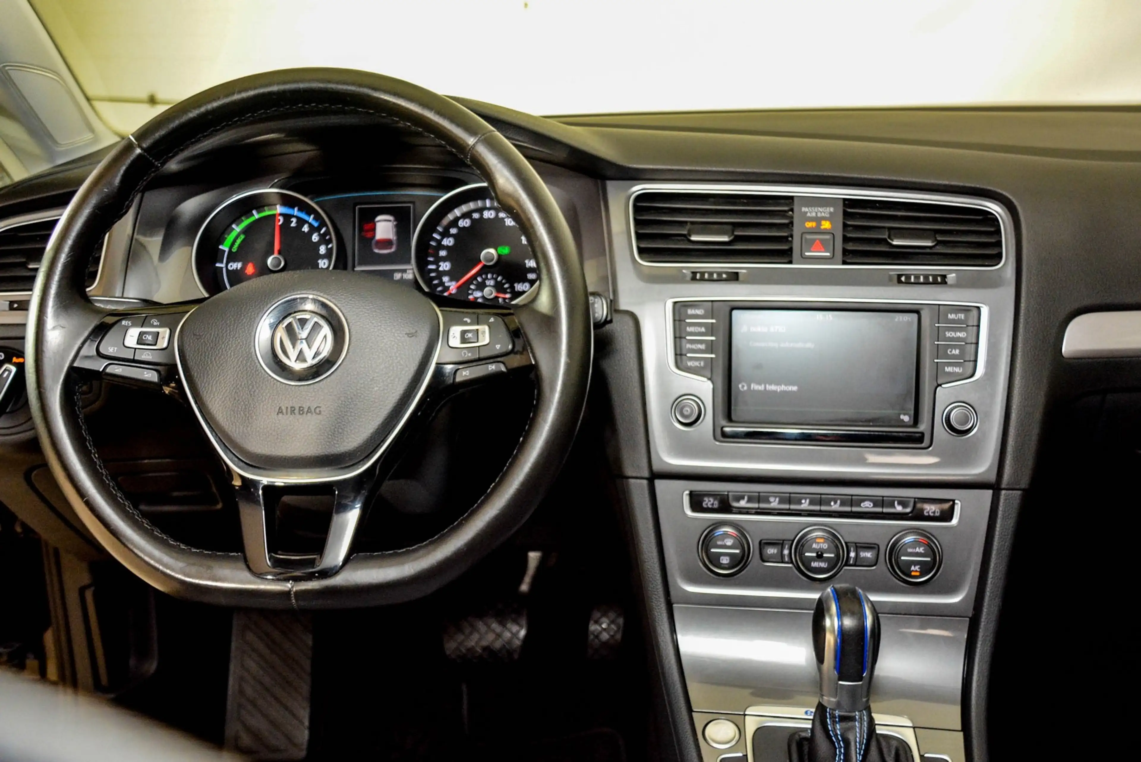 Volkswagen e-Golf E-Golf, achteruitrijcamera, airco — photo 17