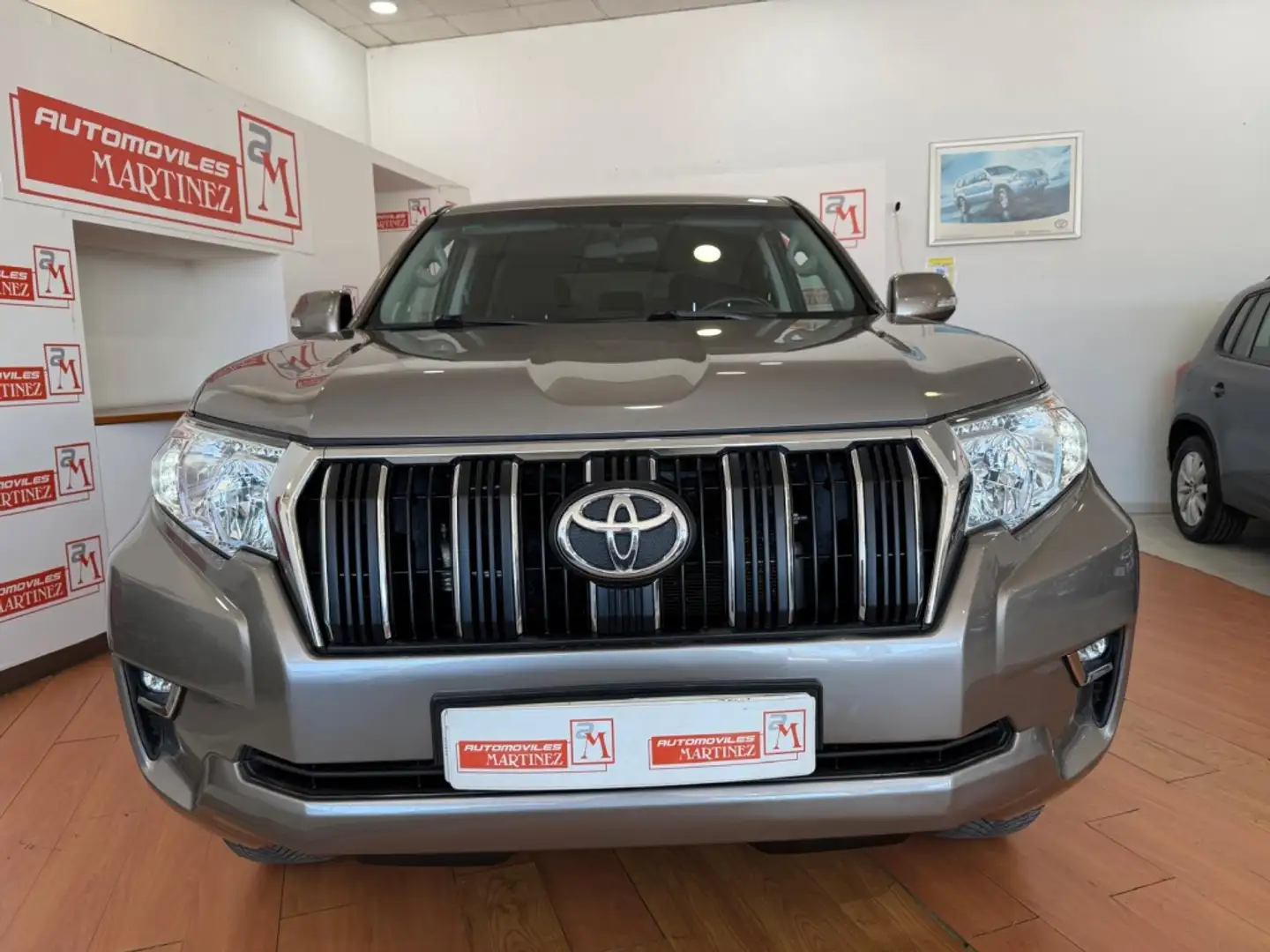 Toyota Land Cruiser D-4D VX Aut. Marrón - 2