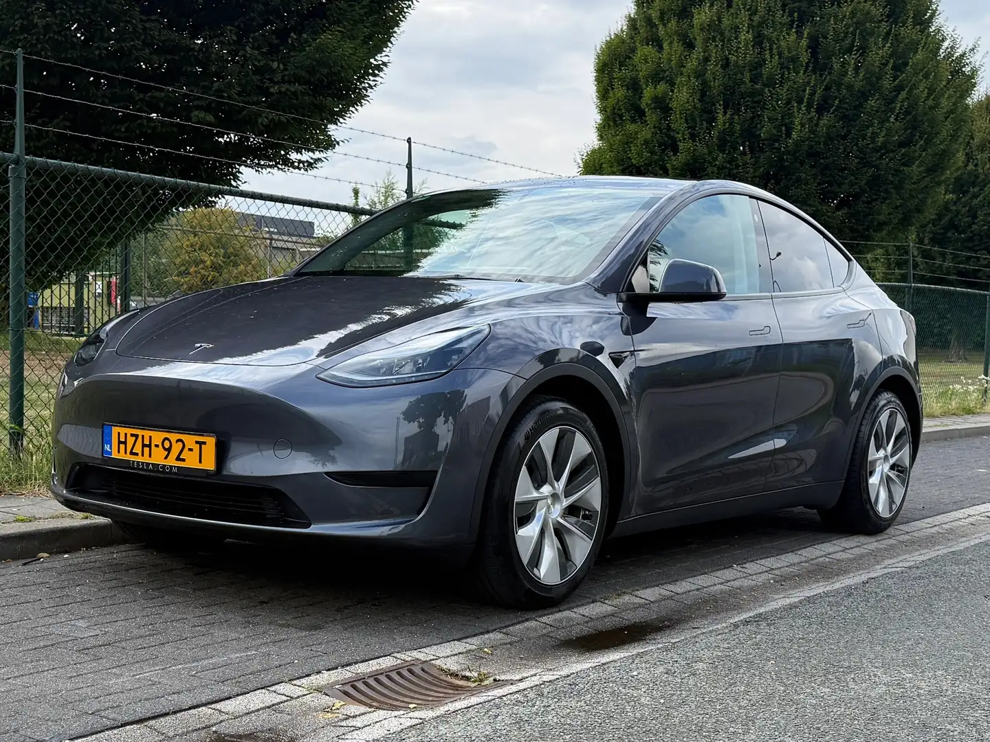Tesla Model Y RWD 58 kWh Trekhaak Szürke - 1