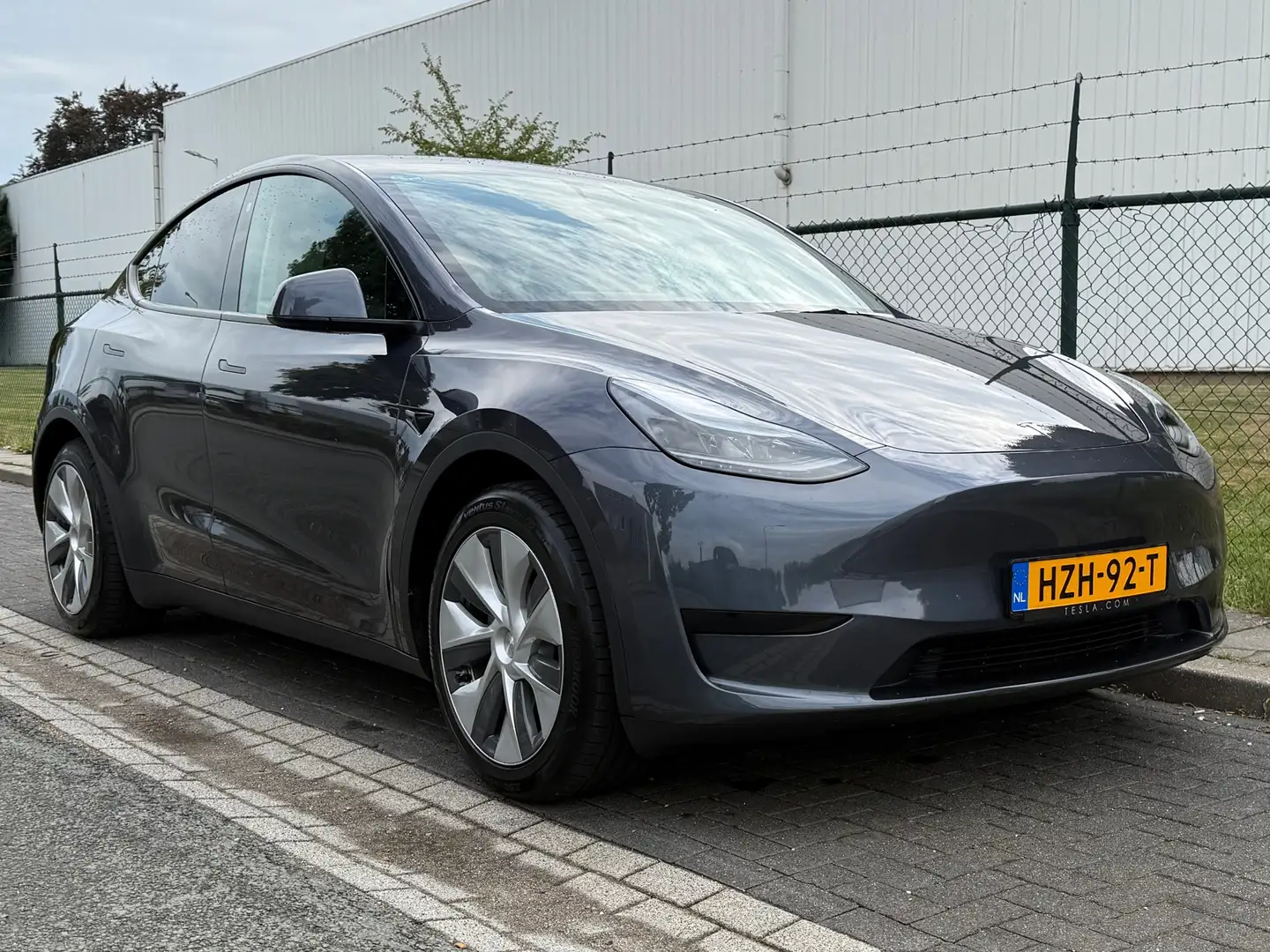 Tesla Model Y RWD 58 kWh Trekhaak Szürke - 2