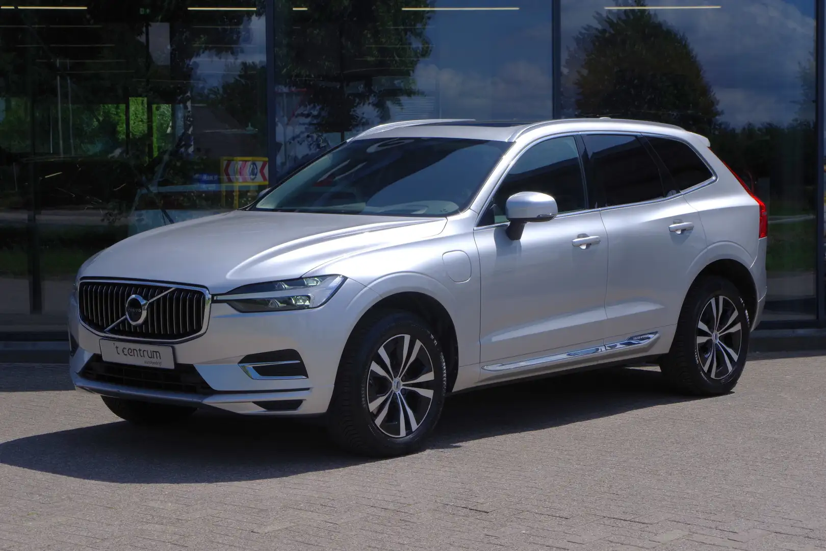 Volvo XC60 2.0 Recharge T6 AWD 340 PK Inscription PHEV, Panor Grijs - 1