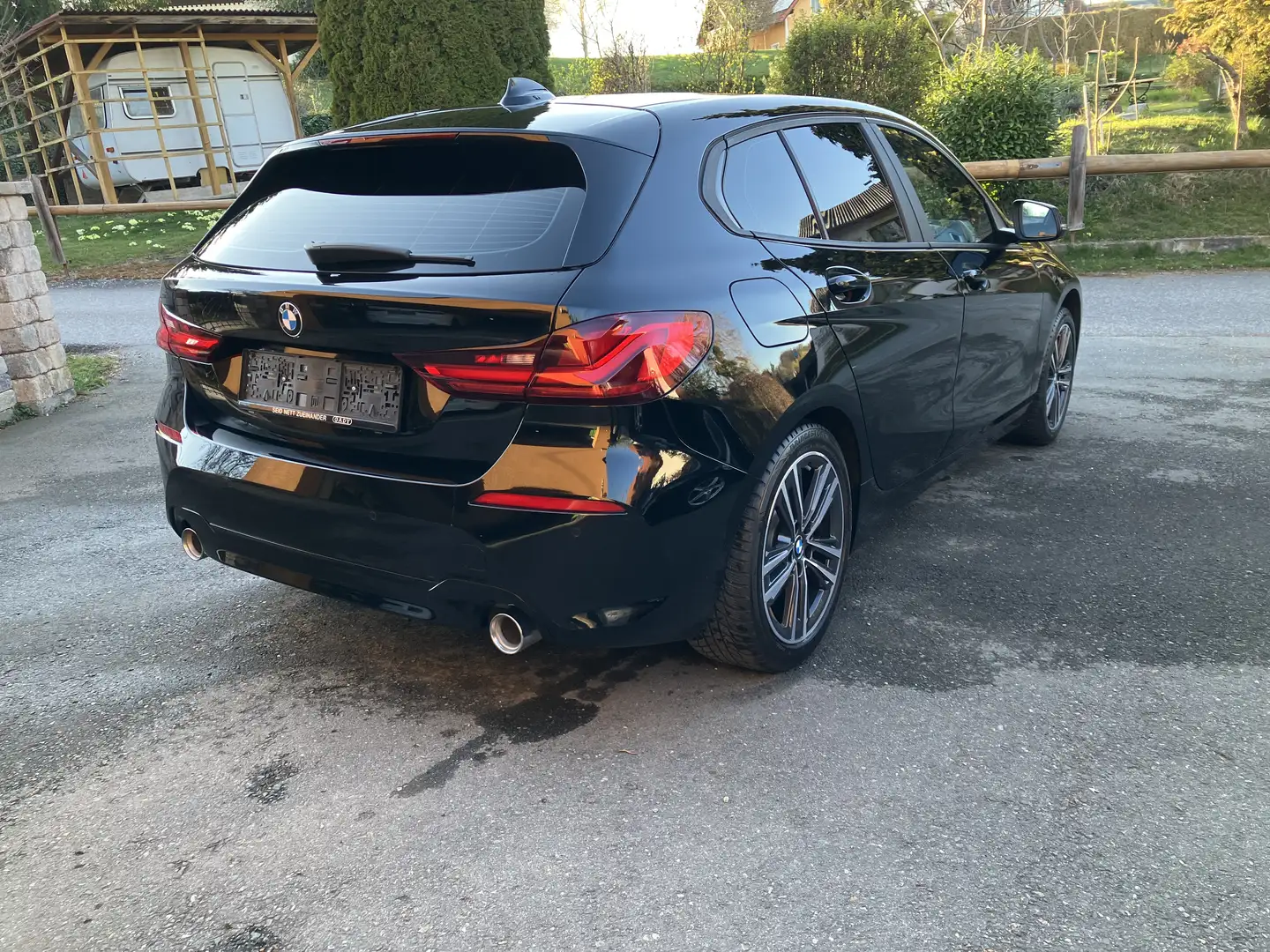 BMW 120 120d xDrive Aut. BMW gepflegt! Sorglospaket 4x4 Automatik Diesel 2l 4 zyl. B47 wenig Km. Schwarz - 1