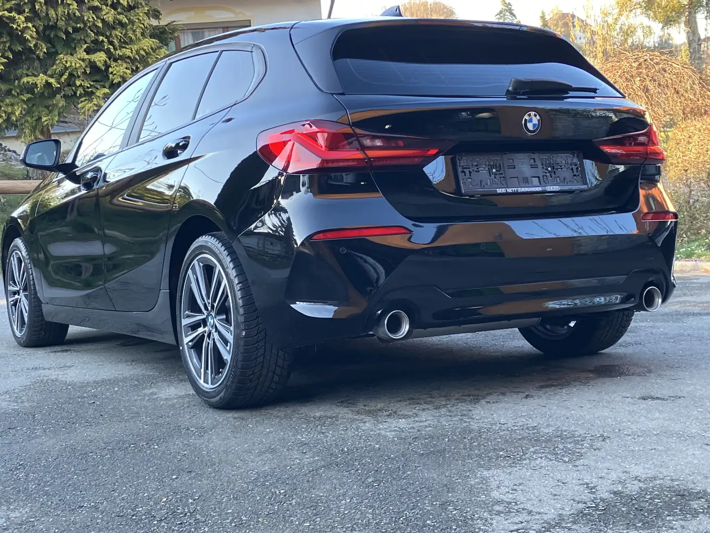 BMW 120 120d xDrive Aut. BMW gepflegt! Sorglospaket 4x4 Automatik Diesel 2l 4 zyl. B47 wenig Km. Schwarz - 2