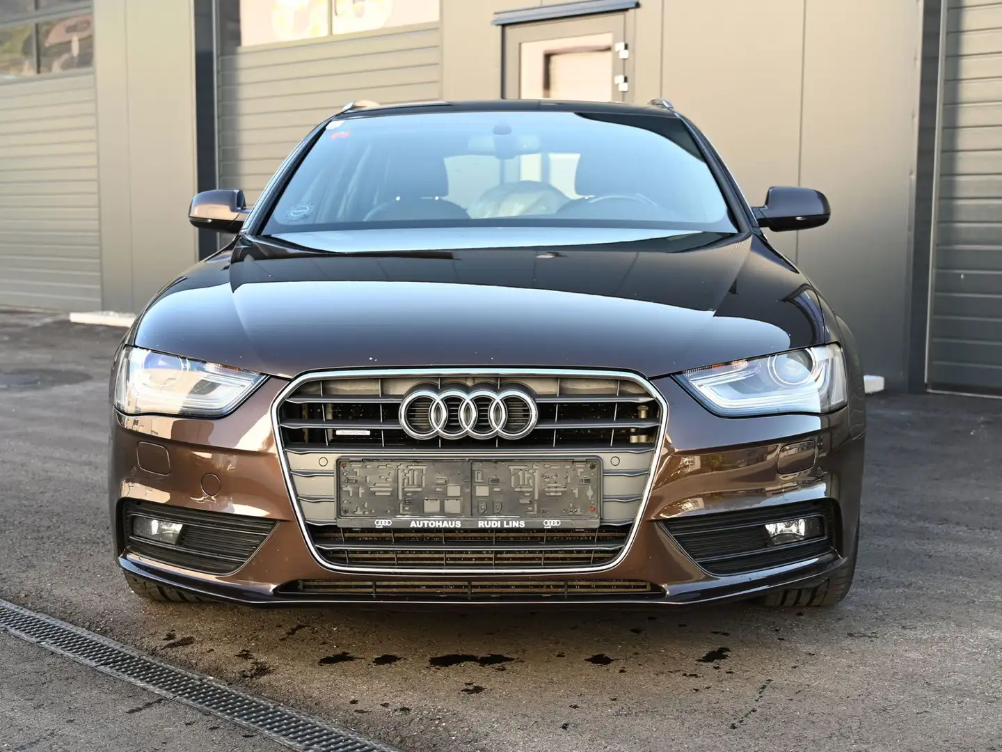 Audi A4 Basis quattro Braun - 2