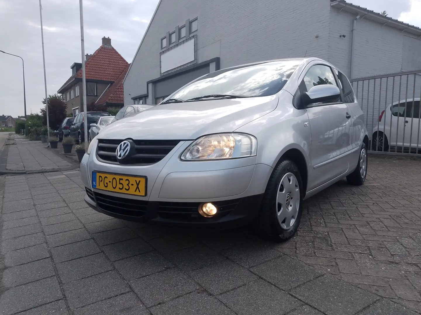 Volkswagen Fox Fox 1.2 Trendline 2010 113.000 km! APK 2-2026 Argintiu - 1