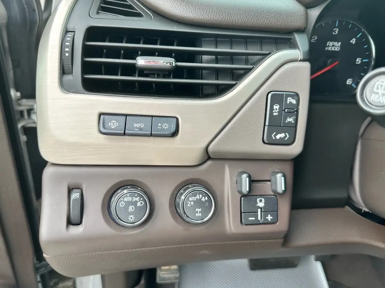 GMC Yukon снимка GMC Yukon