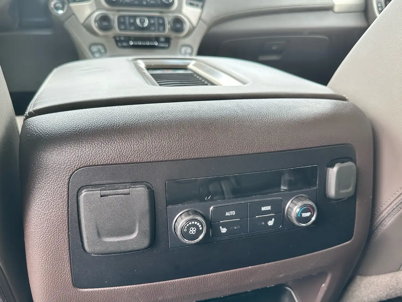 GMC Yukon снимка GMC Yukon