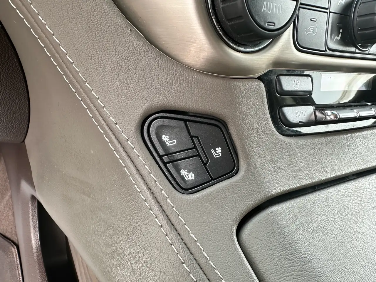 GMC Yukon снимка GMC Yukon