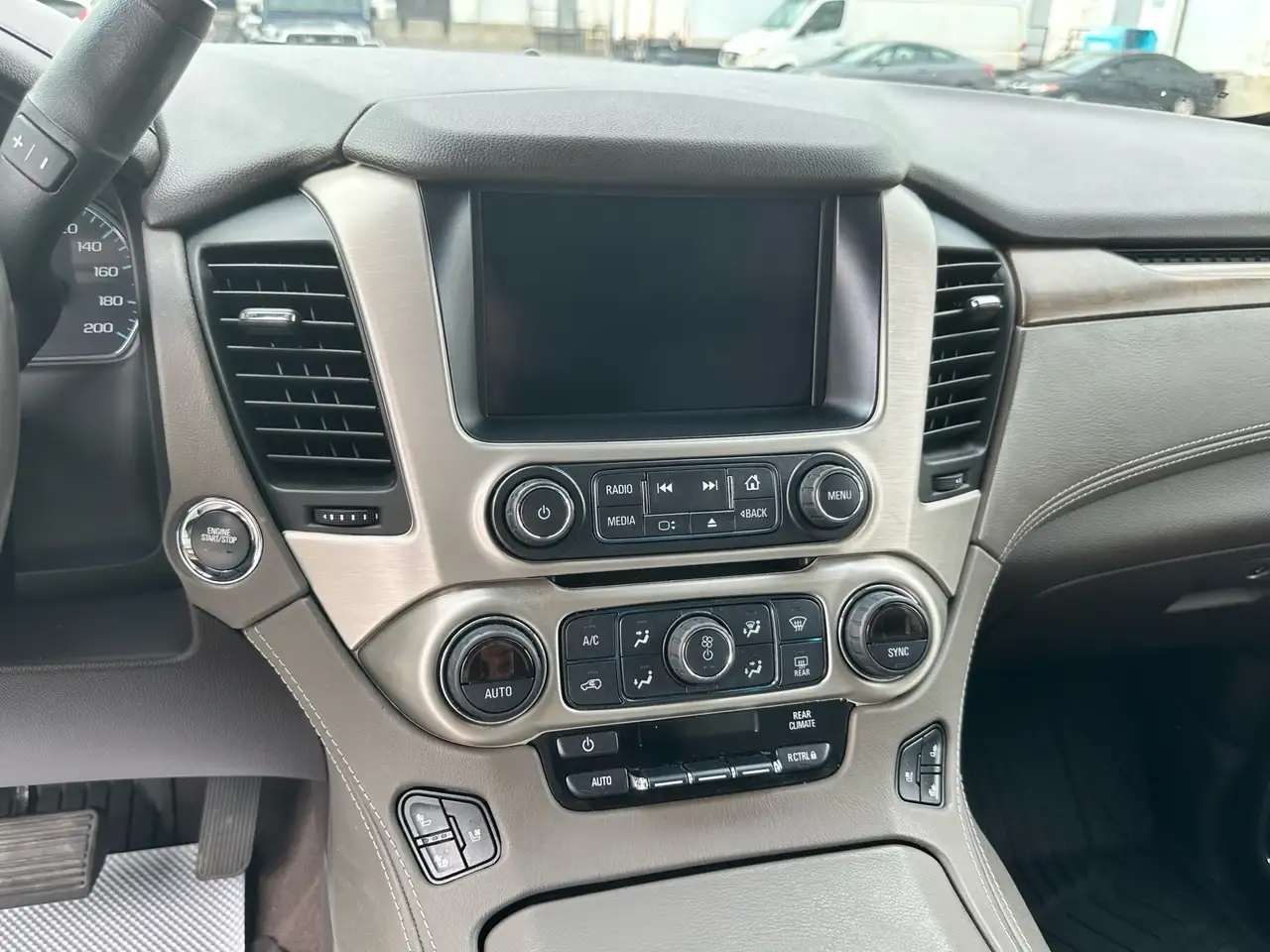 GMC Yukon снимка GMC Yukon