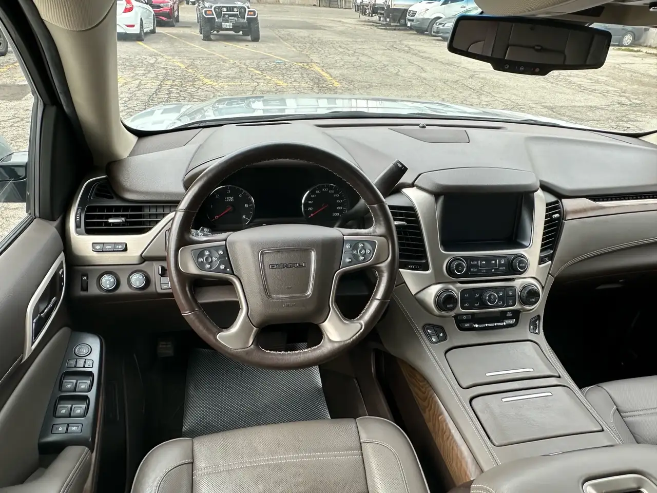 GMC Yukon снимка GMC Yukon