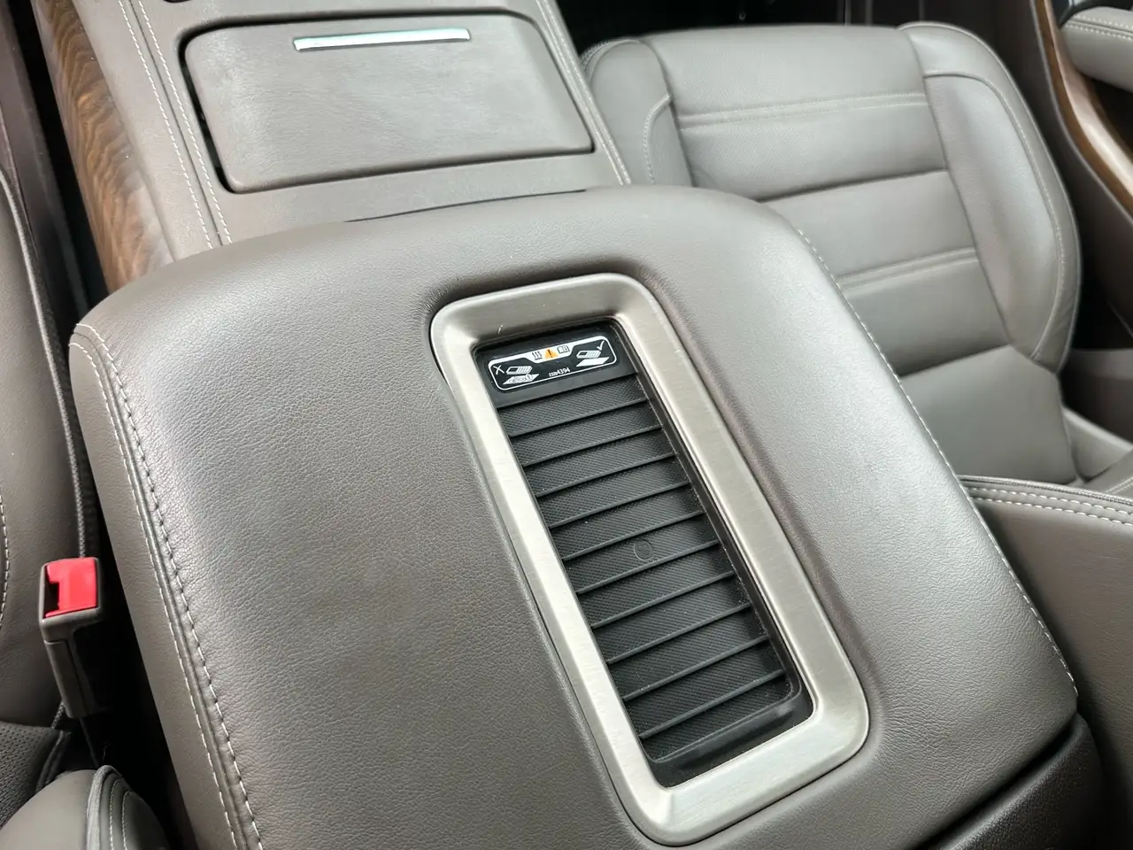 GMC Yukon снимка GMC Yukon