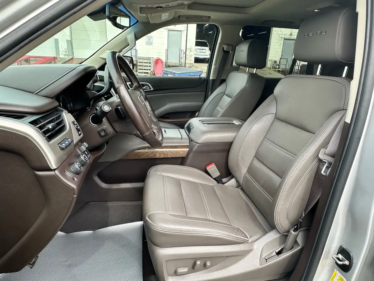 GMC Yukon снимка GMC Yukon