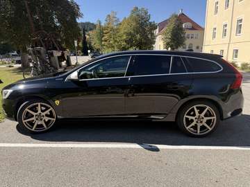 V60 D6 Twin Engine Plug-in-Hybrid – R-Design Inscr