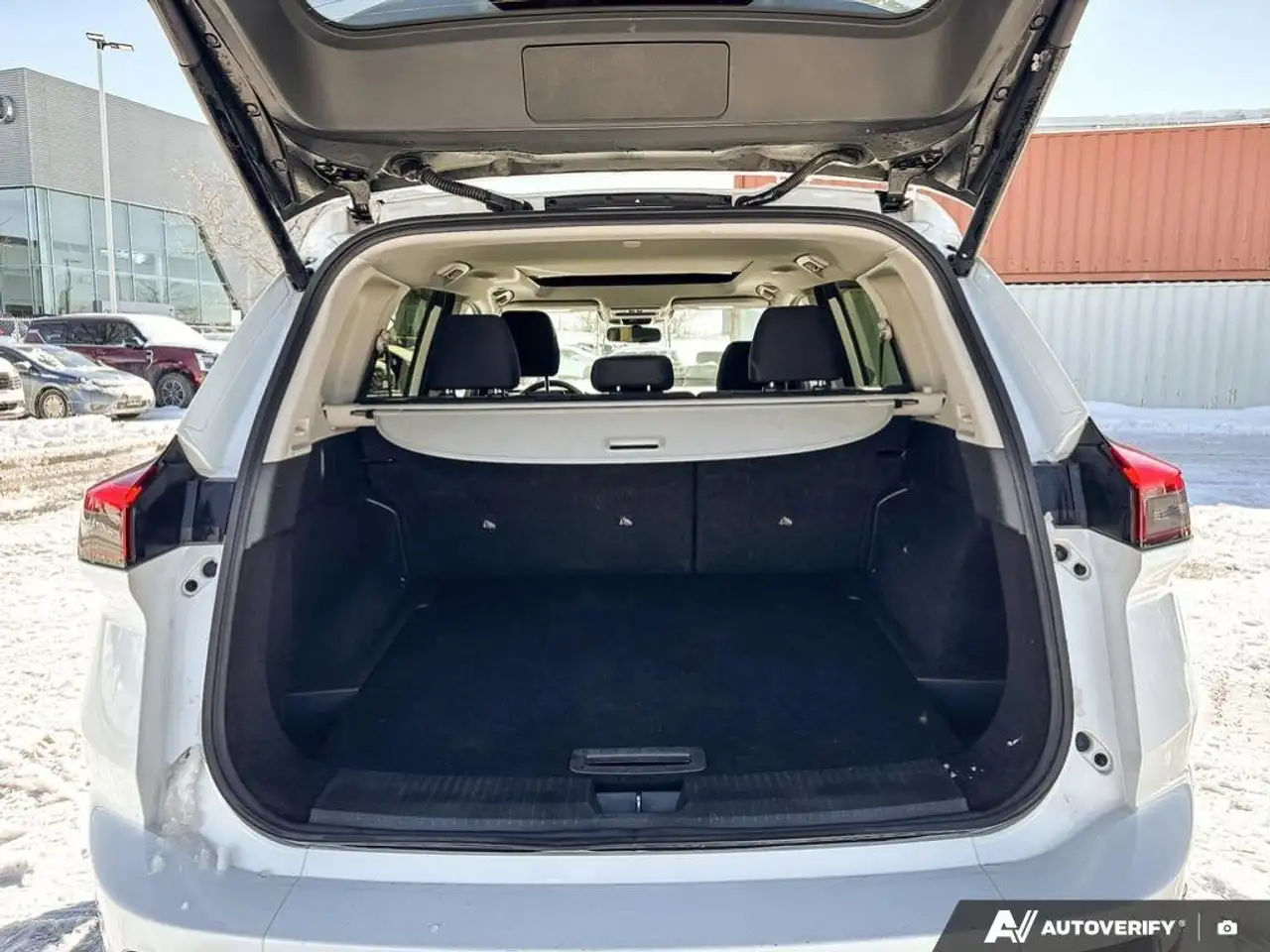 Nissan Rogue снимка Nissan Rogue
